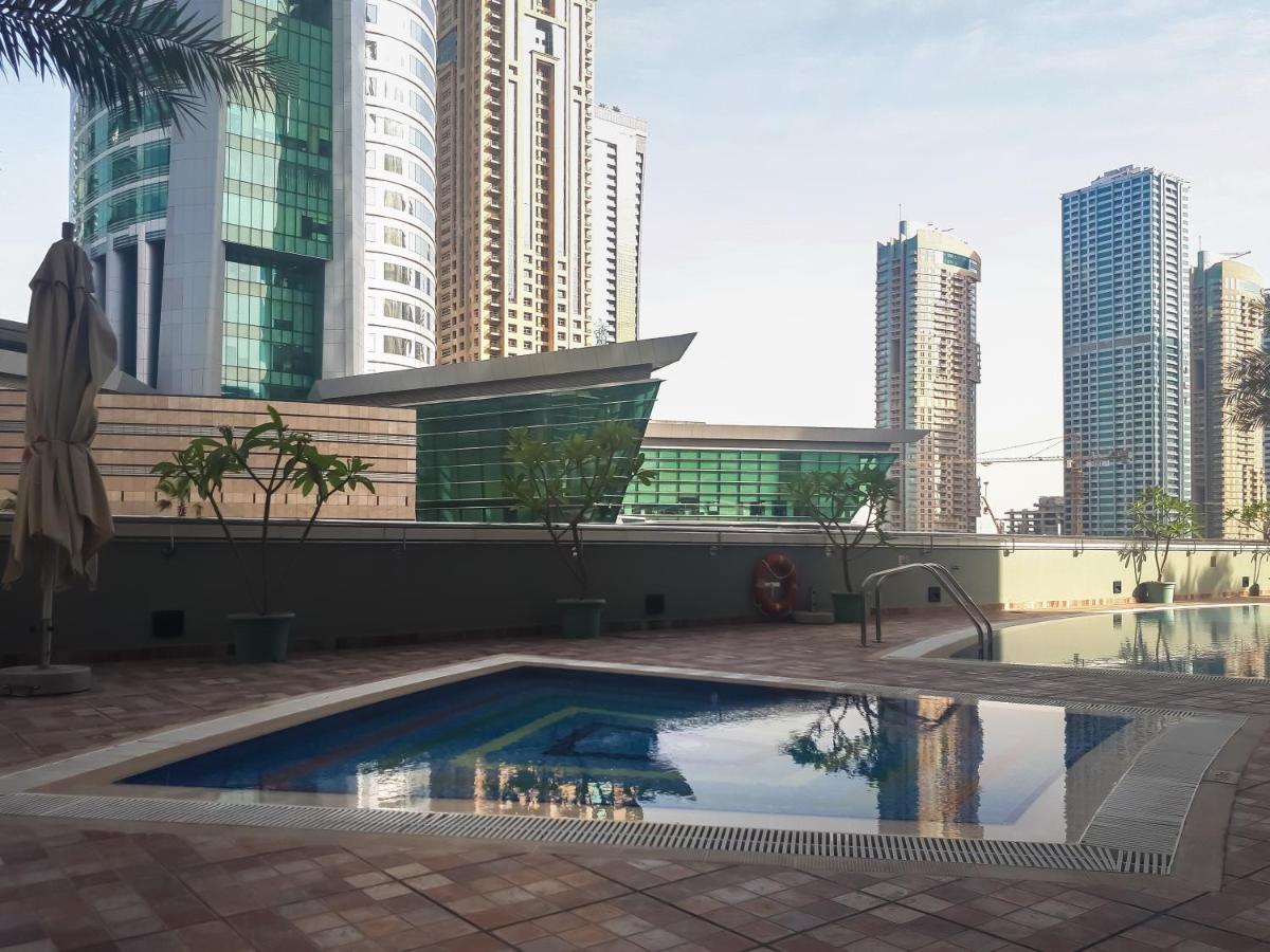 Higuests - Cozy Studio With Panoramic Views On The Lake Apartment Dubai Exterior photo