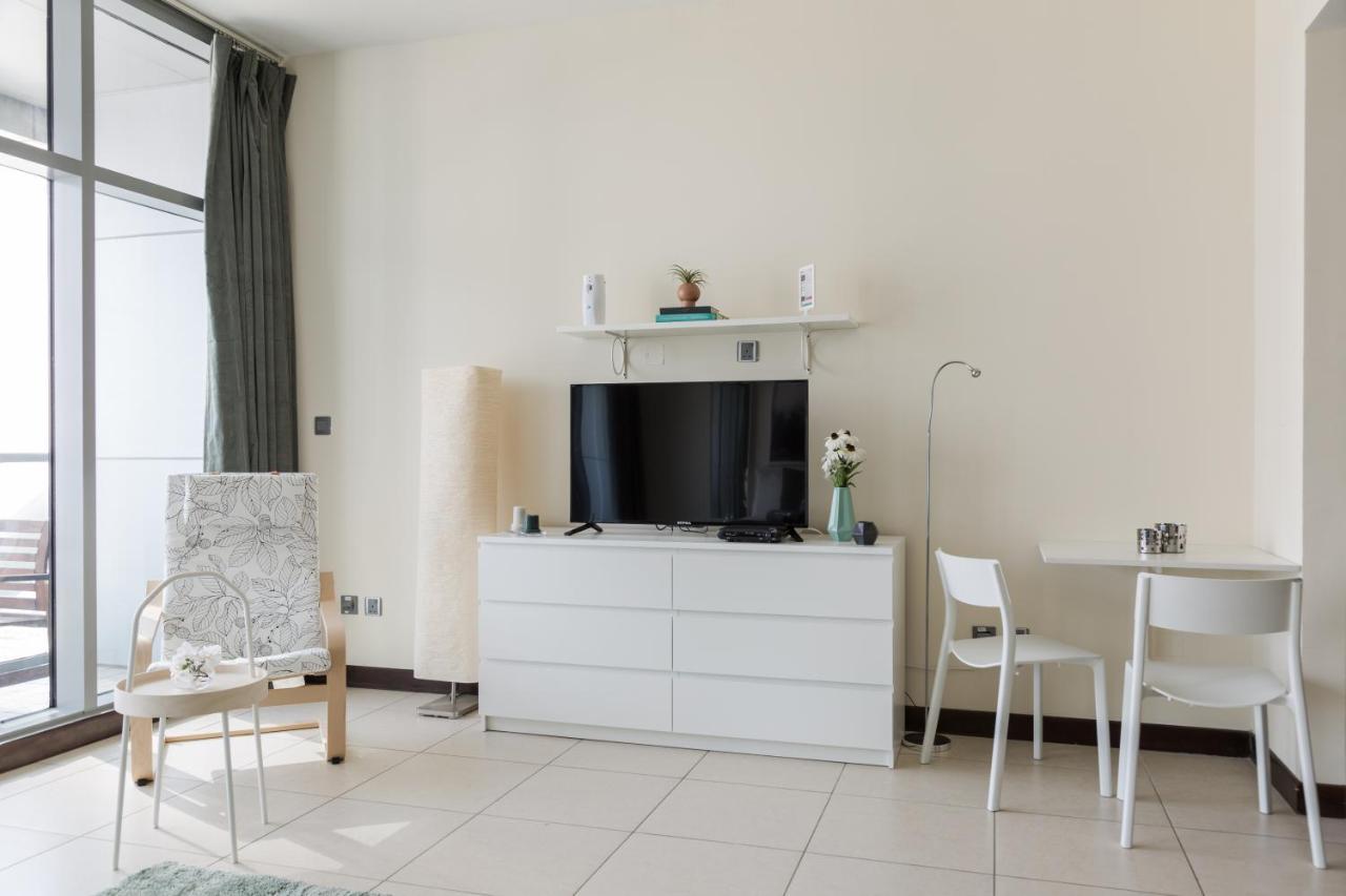 Higuests - Cozy Studio With Panoramic Views On The Lake Apartment Dubai Exterior photo